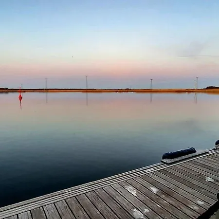 בית נופש Floating - 