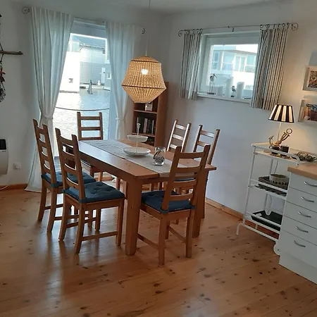 בית נופש Floating - 